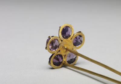 图片[3]-Gilt bronze hairpin decorated with faceted glass inlay.-China Archive